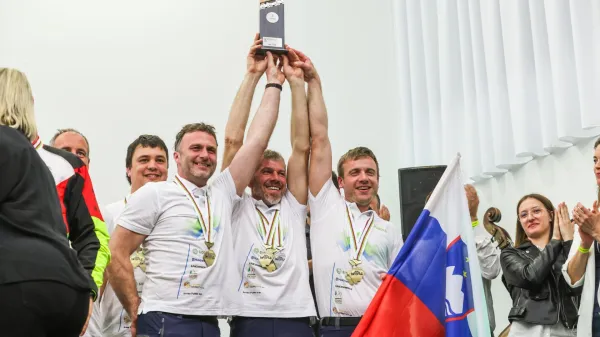 Slovenska ekipa je dosegla skupno 3. mesto med 21 reprezentancami.