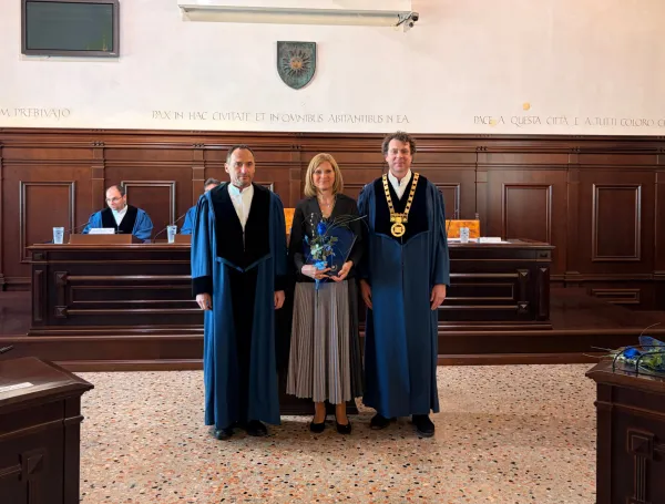 Inavguriranih &scaron;tirinajst rednih profesoric in profesorjev Univerze na Primorskem