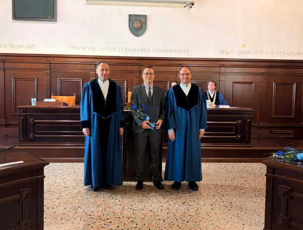 Inavguriranih &scaron;tirinajst rednih profesoric in profesorjev Univerze na Primorskem