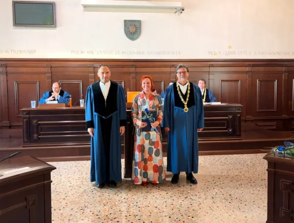 Inavguriranih &scaron;tirinajst rednih profesoric in profesorjev Univerze na Primorskem