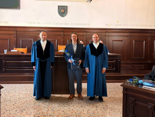 Inavguriranih &scaron;tirinajst rednih profesoric in profesorjev Univerze na Primorskem