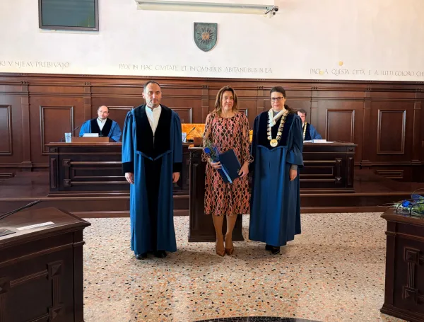 Inavguriranih &scaron;tirinajst rednih profesoric in profesorjev Univerze na Primorskem