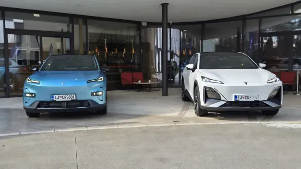 V prvi fazi bosta na voljo dva modela, z električnim in hibridnim pogonom, kasneje se jima pridružujejo &scaron;e drugi modeli.