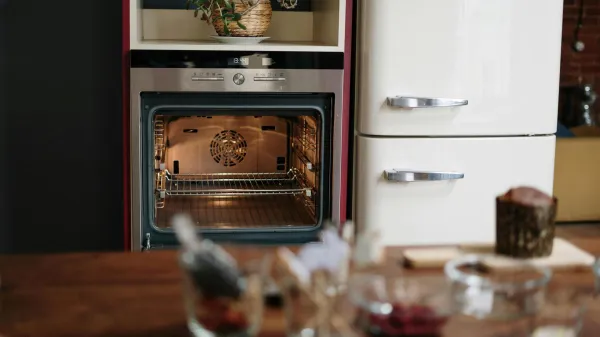 Pečico lahko očistimo tudi z naravnimi sredstvi, a najbolj&scaron;i način je redno vzdrževanje. 