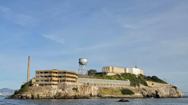Nočni termin za obisk Alcatraza nudi nekoliko drugačno doživetje. 