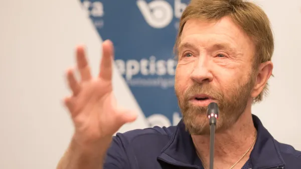 Onostranstvo ni pripravljeno na prihod Chucka Norrisa