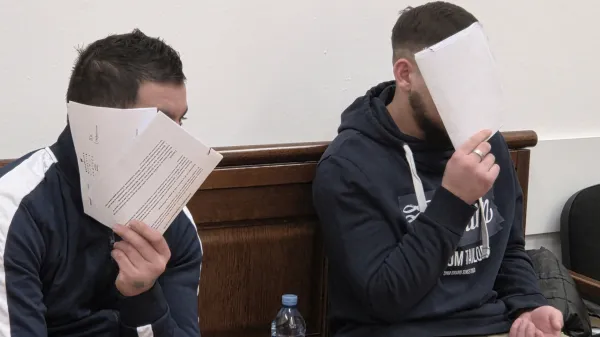 Razbijala po pokopali&scaron;čih: trdita, da sta nedolžna