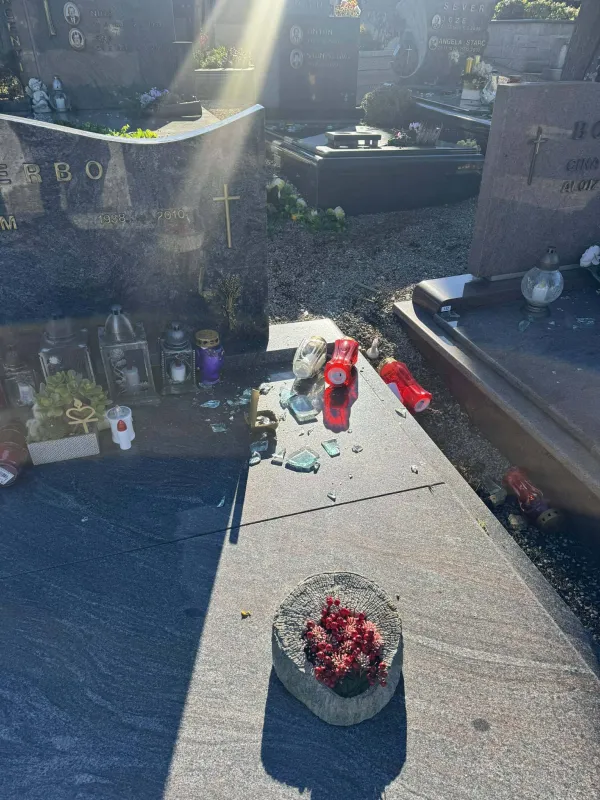 Razbijala po pokopali&scaron;čih: trdita, da sta nedolžna