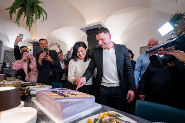 Robertu Golobu je uspel čudež, a vsaka nova vlada bo &scaron;ibka