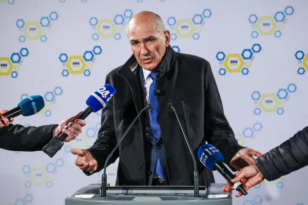 Robertu Golobu je uspel čudež, a vsaka nova vlada bo &scaron;ibka