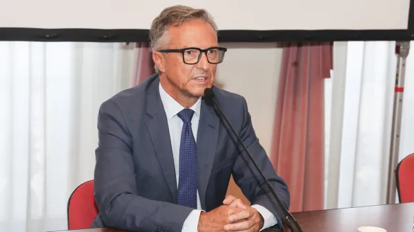 Koper, 29.08.2024Tiskovna Konferenca, Felice Žiža, protestno obracanje tabel z zgodovinskimi imeni ulic in trgov, table