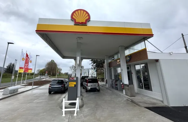 bencinska črpalka shell lokev