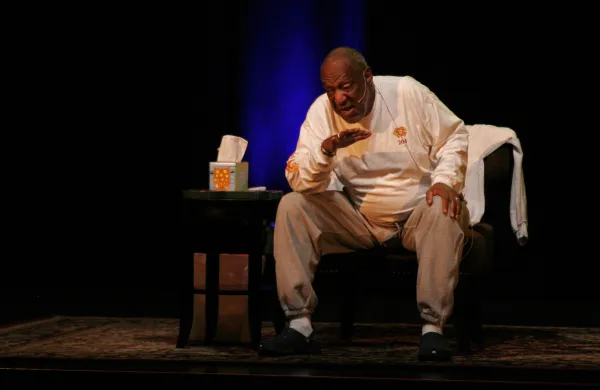 88-letni Bill Cosby, ki na procesu ni pričal, je bil pred leti že obsojen na deset let zapora, ker je omamljal ženske in jih potem spolno zlorabljal. 