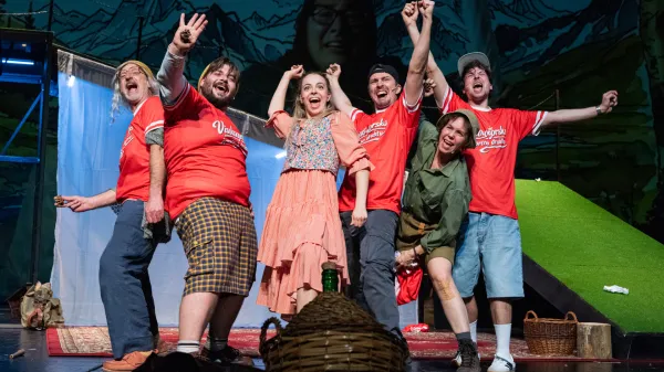 Kekec proti Kekcu: Komedija zamenjav v ska ritmih prina&scaron;a divjo eksplozijo čustev