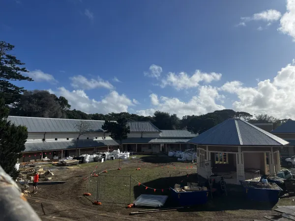 V zapor Quod na otoku Rottnest so v 19. stoletju po&scaron;iljali aboriginske mo&scaron;ke in dečke.