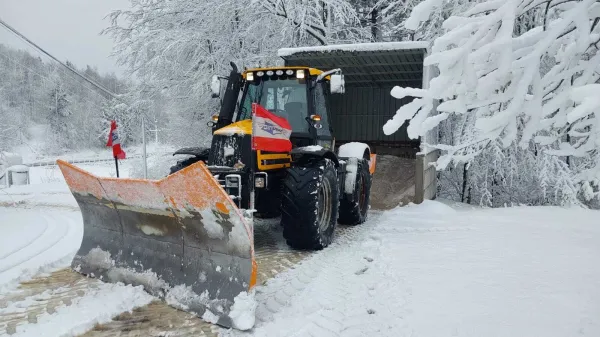 Tudi Predmejo je pobelil sneg.