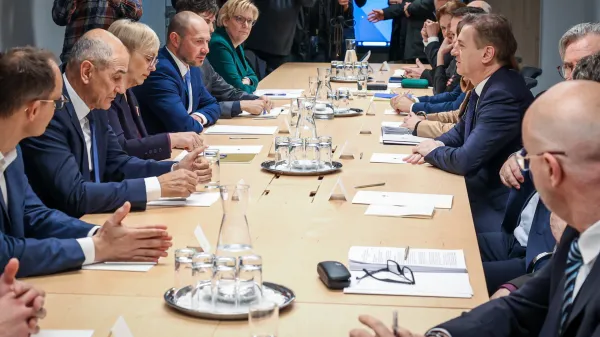 Seja sveta za nacionalno varnost, ki jo je sklical predsednik vlade Robert Golob, na njej pa so razpravljali o kriznih razmerah v svetu in energetski varnosti ter tujih vplivih na volitve v Sloveniji.