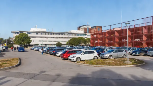 Koper,21.1.2026Parkiri&scaron;če za Barko, Ankaranska cesta, parkiri&scaron;če, zemlji&scaron;če kjer se bo gradil nov Zdravstveni dom 