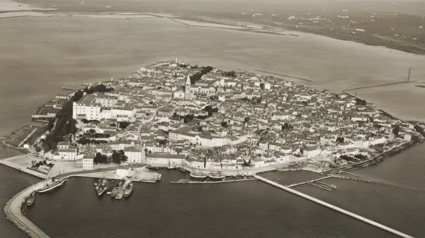 Urbanistični in simbolni pomen prenove lu&scaron;ke kapitanije