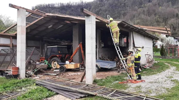 Posledice močnega vetra v občini Kobarid.