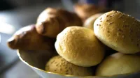 Tudi v predpečenih izdelkih za domačo peko je veliko aditivov.