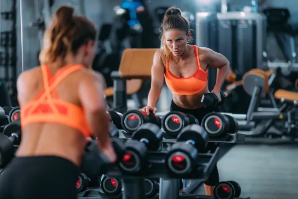 Woman exercising with weights in the gym.,Image: 486215591, License: Royalty-free, Restrictions: Model Released31178, Model Release: yes, Credit line: Science Photo Library/Sciencephoto/Profimedia