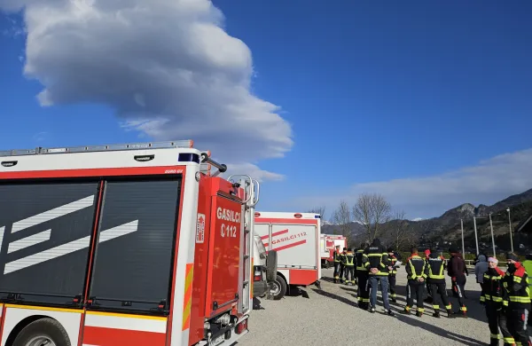 Zirovnica.Gasilci iz drugih obcin so prisli pomagati obcanom Zirovnice pri sanaciji posledic orkanskega vetra.