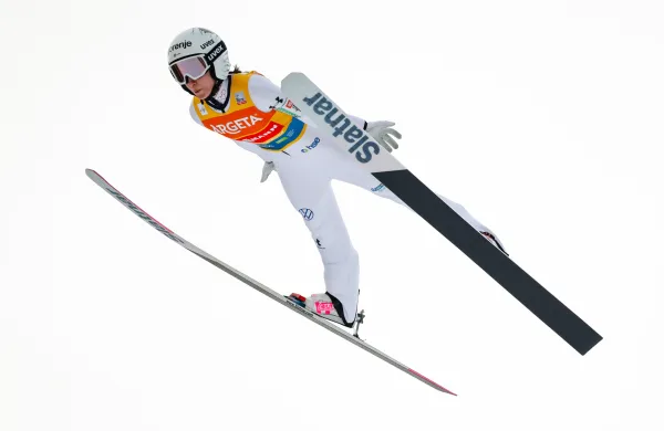 Smucarska skakalka Nika Prevc.