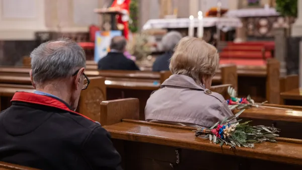 Sentvid.Bogosluzje v Sentvidu in blagoslov butare velikanke pred cerkvijo.