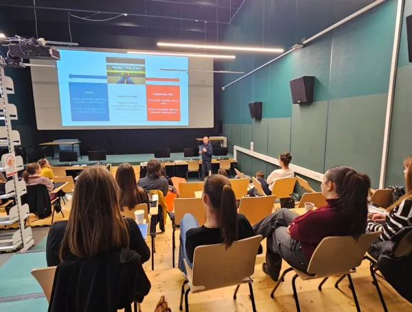 Druga dolga noč v UP univerzitetni knjižnici