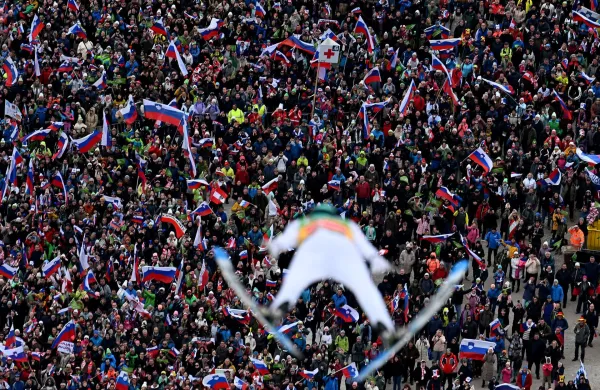 Slovenija, Planica, 29.03.2026, 29. marec 2026.Poleti svetovni pokal zaklju?ek mo?ki, ?port zastave navija?i,Domen Prevc Foto:Iza Ko?ir/F.A.Bobo