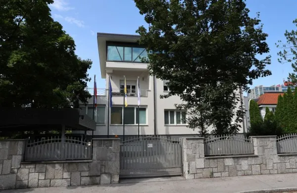 Je bil &scaron;ef paraobve&scaron;čevalcev Black Cube na Trstenjakovi le na kavici?