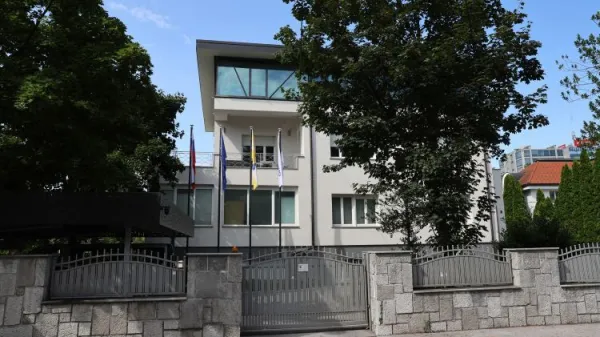 Je bil &scaron;ef paraobve&scaron;čevalcev Black Cube na Trstenjakovi le na kavici?