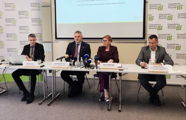 Novinarska konferenca GZS po sestanku predstavnikov vlade in gospodarstva o energetski krizi zaradi vojne na Bližnjem vzhodu, na kateri so spregovorili o ukrepih za gospodarstvo, ki jih namerava izvesti vlada.