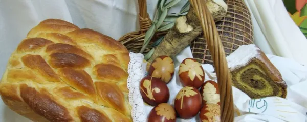 srednja razstava Njesemo h žjgnižegen pirhi pinca potica