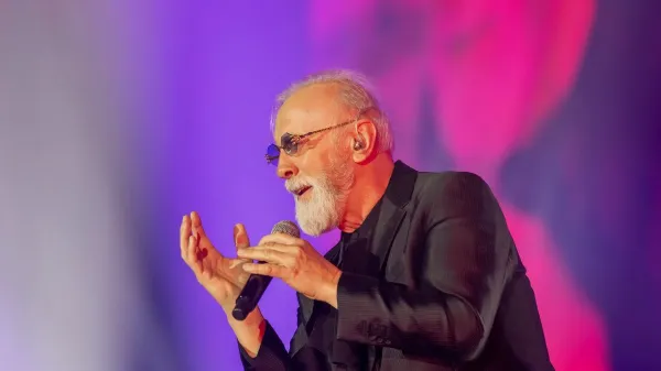 Podedovala bosta milijone, a vsak dan hodita v službo