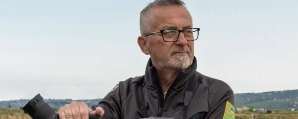 Iztok &Scaron;kornik: Narave ne le opazuje, ampak jo tudi razume