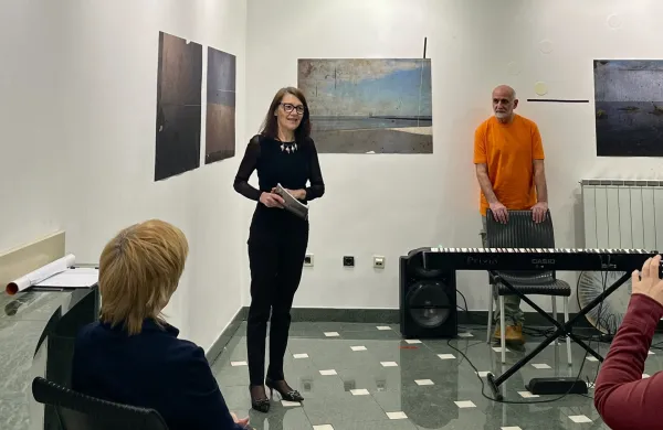 V Pavlovčevi galeriji so v petek odprli razstavo Silence/Ti&scaron;ina armenskega umetnika Bagrata Arazyana