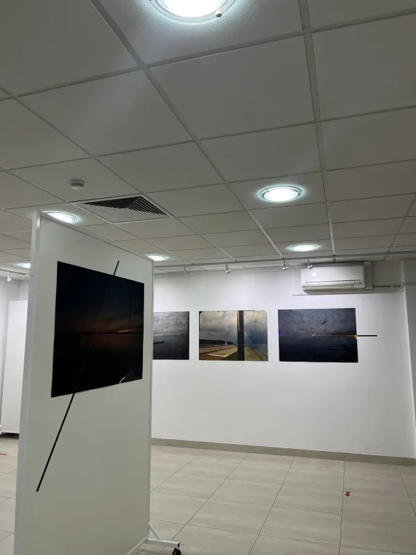 V Pavlovčevi galeriji so v petek odprli razstavo Silence/Ti&scaron;ina armenskega umetnika Bagrata Arazyana