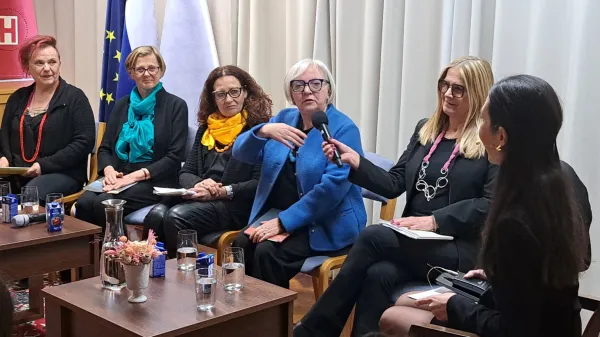 Bene&scaron;ke pesnice o jeziku kot nosilcu identitete in moči narečja: "Nočemo postati italijanski rezervat"