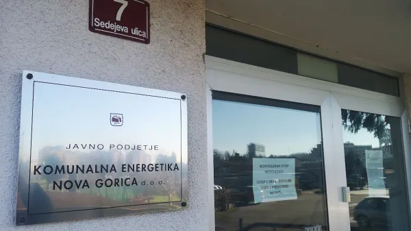 Upravna stavba Kenog