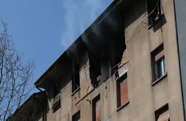 Po&scaron;kodovano stanovanje v zadnjem nadstropju v Ulici Baiamonti v Trstu