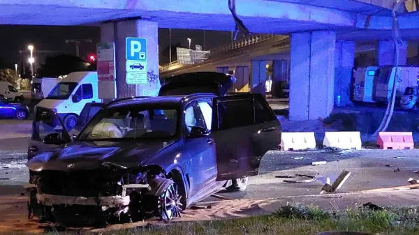 Pijani Ljubljančan prebil ograjo, poletel in trdo pristal (FOTO)