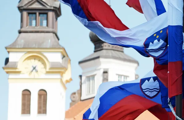 Ljubljana. Slovenska zastava. Foto: Tamino Petelinsek/STA