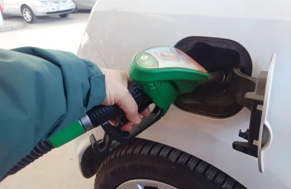Bencinski servis Stalon, Petrol gorivo bencin tocenje goriva gorivo