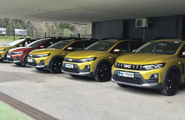 Sandero in jogger sta bila deležna rahle oblikovne prenove, hkrati pa so obema namenili tudi nov hibridni pogon. Jogger ga že ima, sandero pa z njim pri nas na voljo konec leta.