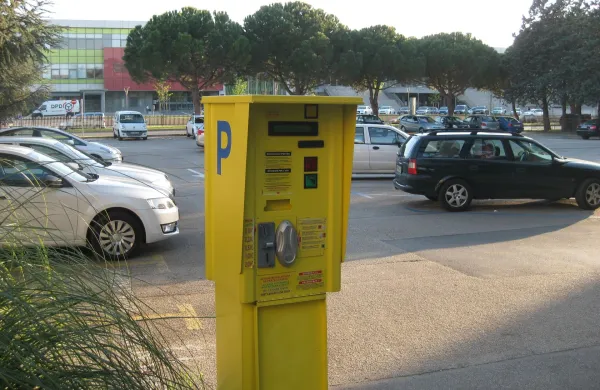 parkirni avtomat parkomat za Banko Koper pozabili so premakniti uro