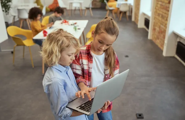 Otroci kot ustvarjalci, ne le uporabniki tehnologije
