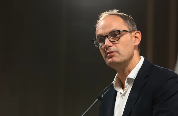 Novinarska konferenca vodje poslanske skupine nepovezanih poslancev in prvaka Demokratov Anže Logar