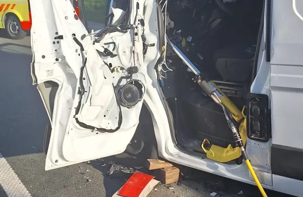 Posledice včeraj&scaron;nje hude prometne nesreče